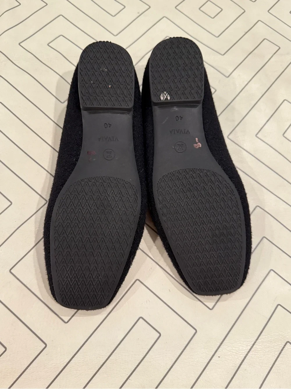 Vivaia Black Printed Loafer Flats